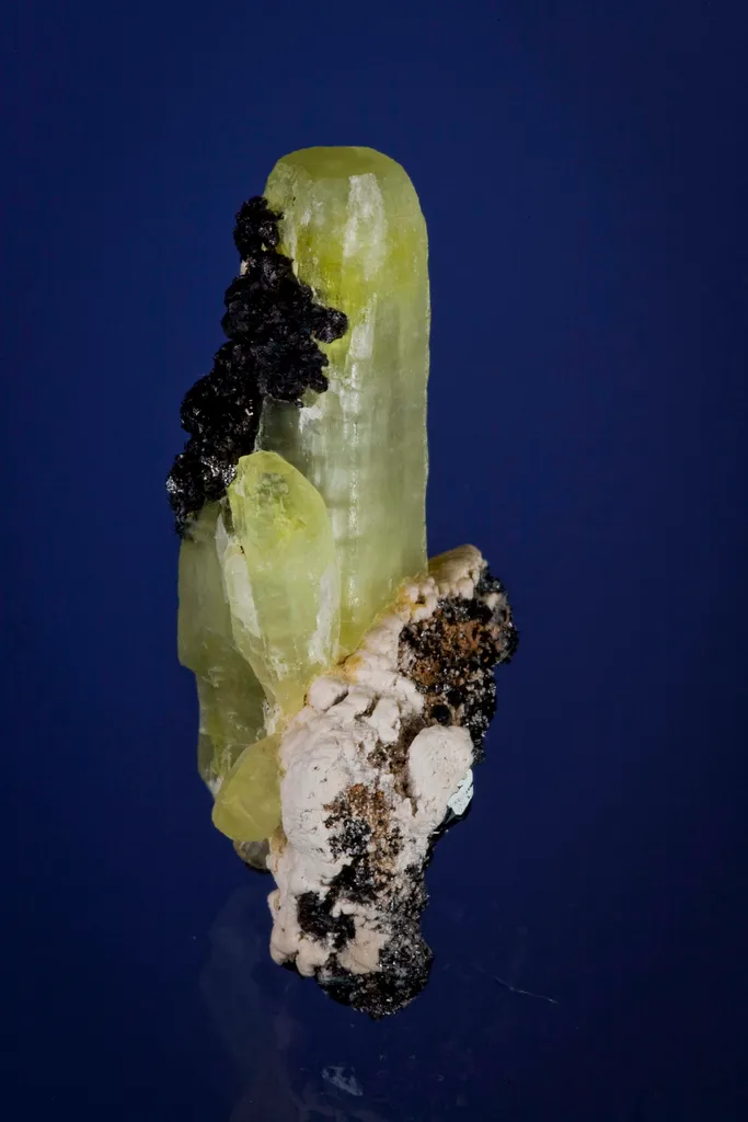 Ettringite With Hausmannite - image 2
