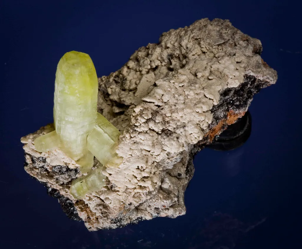 Ettringite With Hausmannite and Oyelite - image 3