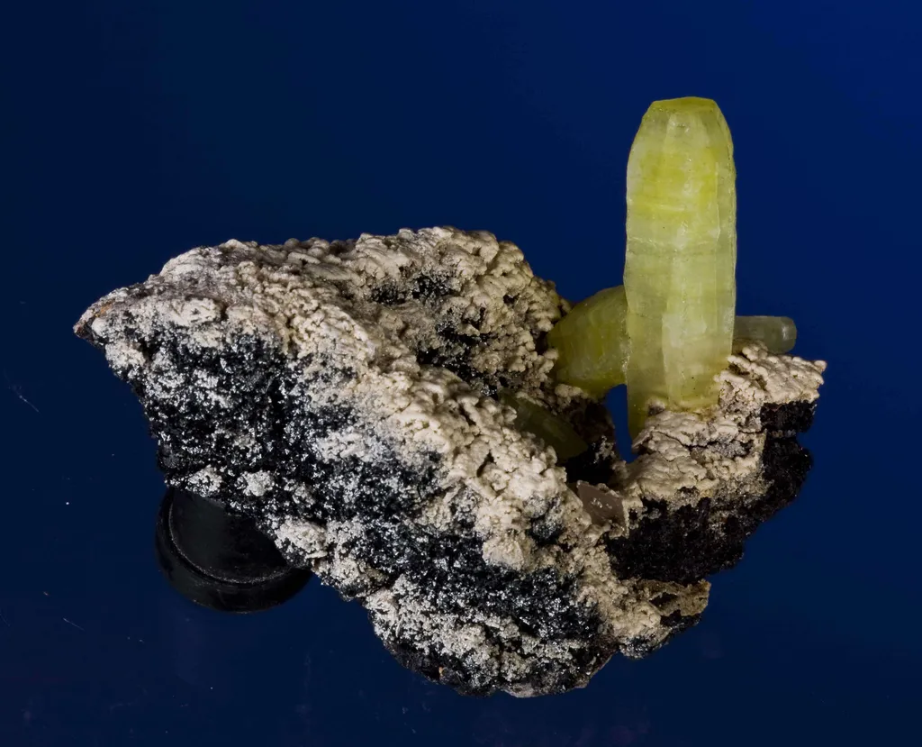 Ettringite With Hausmannite and Oyelite image