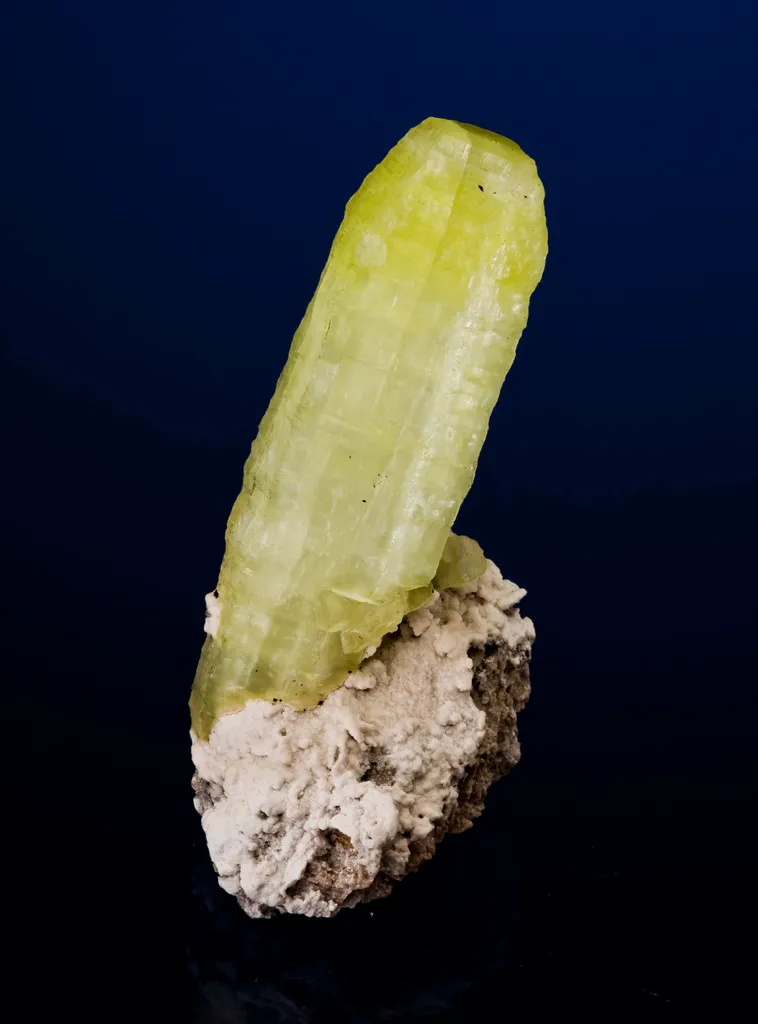 Ettringite With Hausmannite and Oyelite - image 2