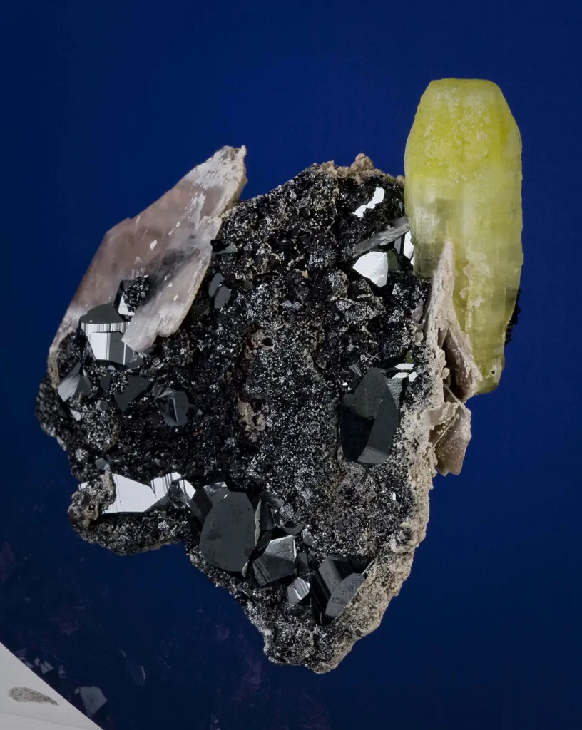Ettringite With Hematite and Calcite - image 2