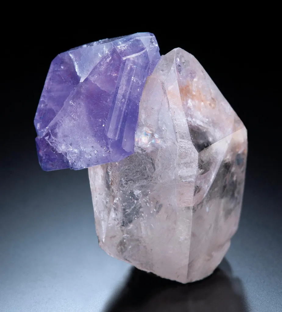 Euclase, Quartz, Magnesite image