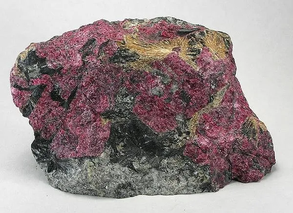Eudialyte, Titanite, Aegirine image