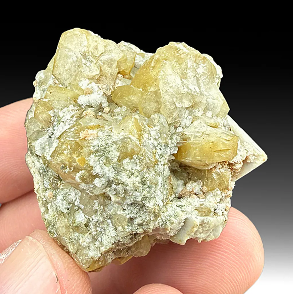 Eudidymite with Catapleiite image