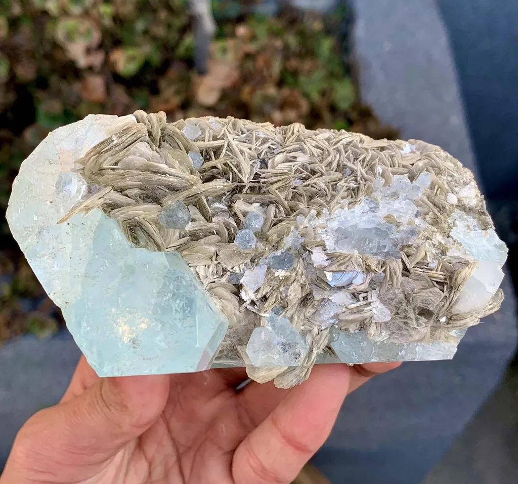 Exceptional Blue Aquamarine from Pakistan - image 7