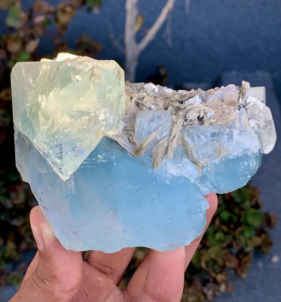 Exceptional Blue Aquamarine from Pakistan - image 5