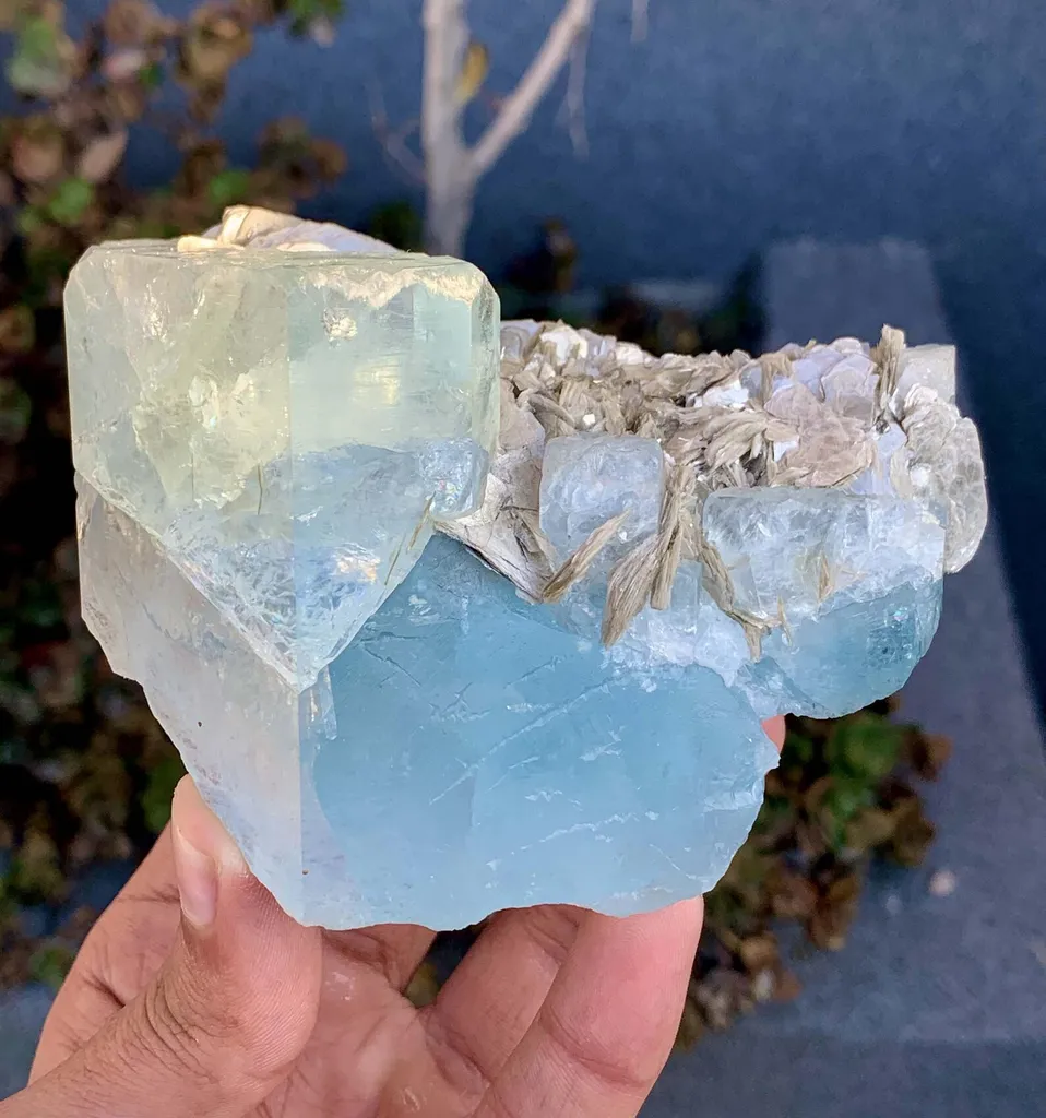Exceptional Blue Aquamarine from Pakistan - image 4