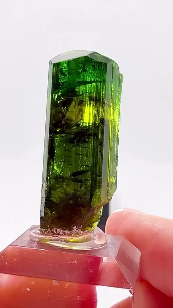 EXTRAORDINARY ELECTRIC GREEN CHROME Tourmaline image