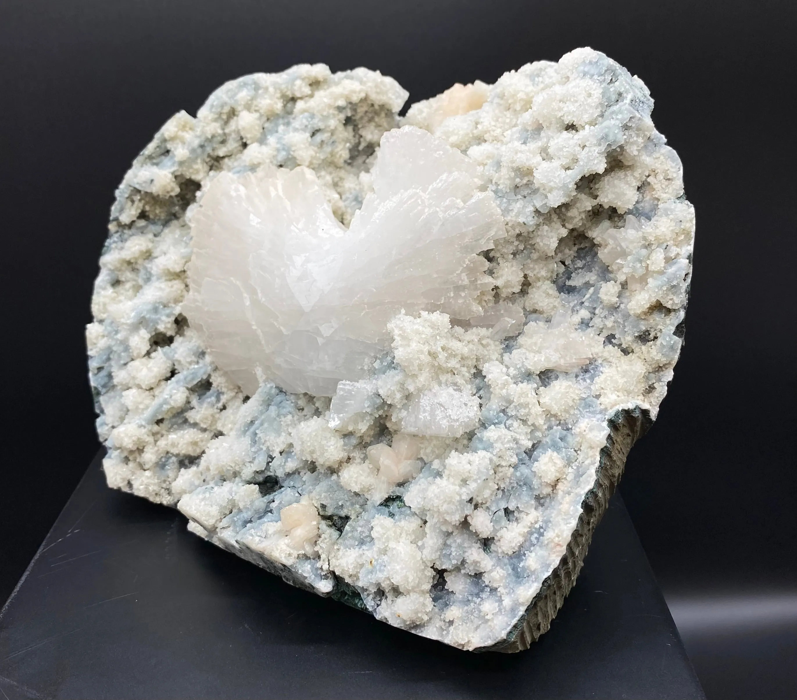 Fabulous Huge Heulandite Crystal on Chalcedony – Exceptionally Terminated Indian Zeolite Specimen from Jalgaon DK35 - image 3