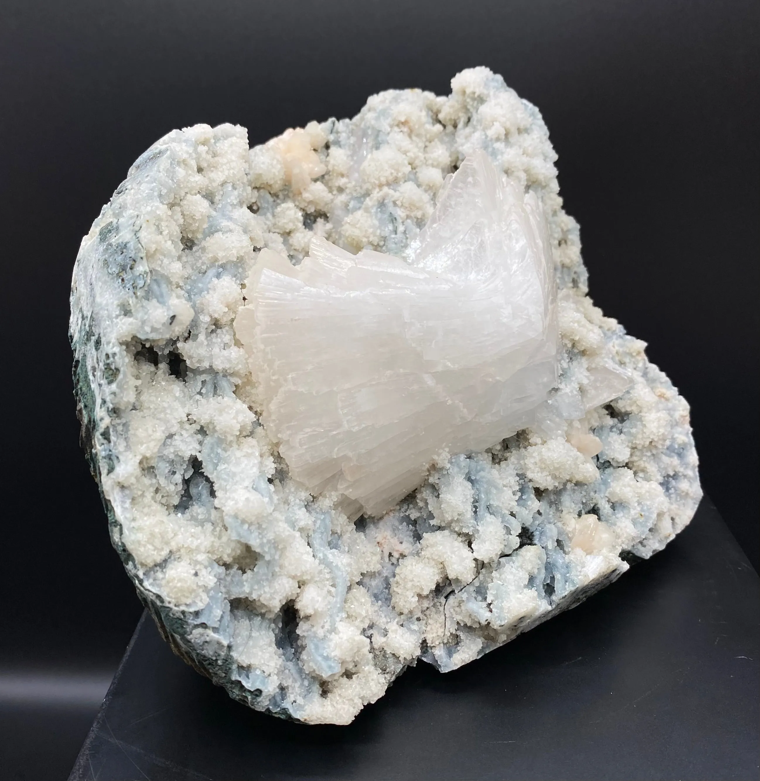 Fabulous Huge Heulandite Crystal on Chalcedony – Exceptionally Terminated Indian Zeolite Specimen from Jalgaon DK35 - image 2