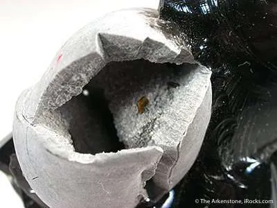 Fayalite on Cristobalite - image 4