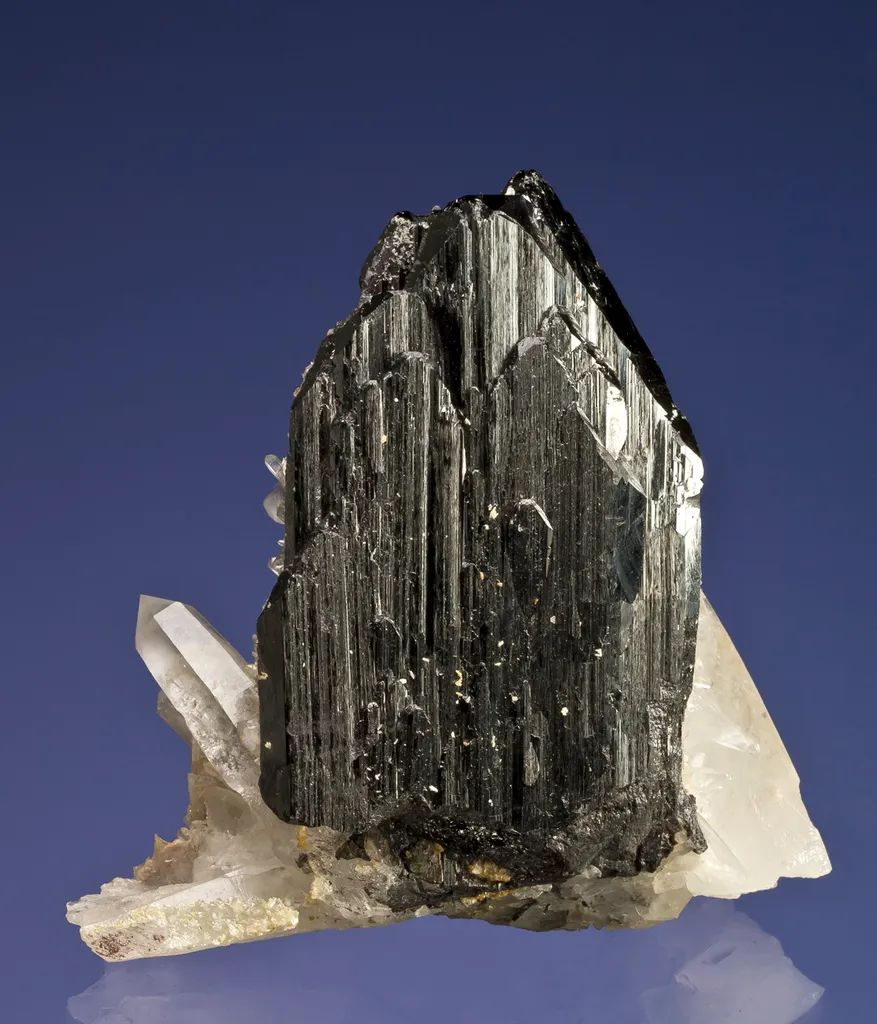 Ferberite on Quartz - image 2