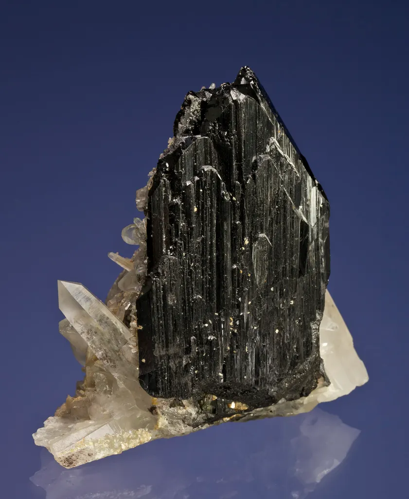 Ferberite on Quartz - image 4