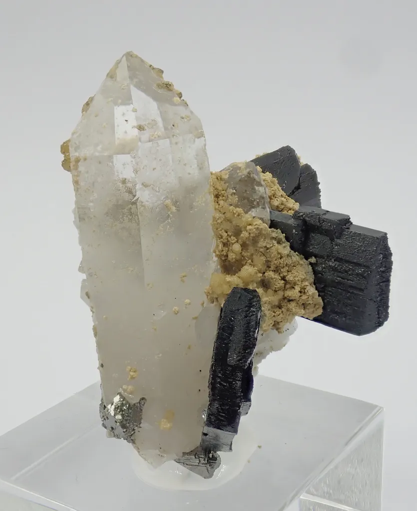 Ferberite, Quartz, Fluorapatite, Fluorite, Topaz, Arsenopyrite image