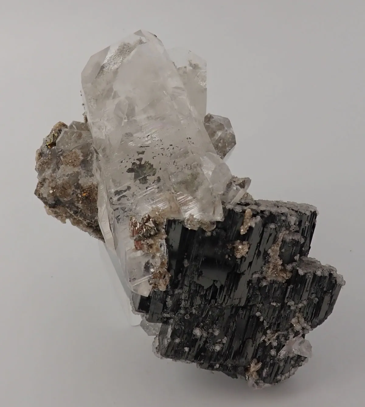 Ferberite, Quartz with Sulphide inclusions and Fluorapatite - image 3