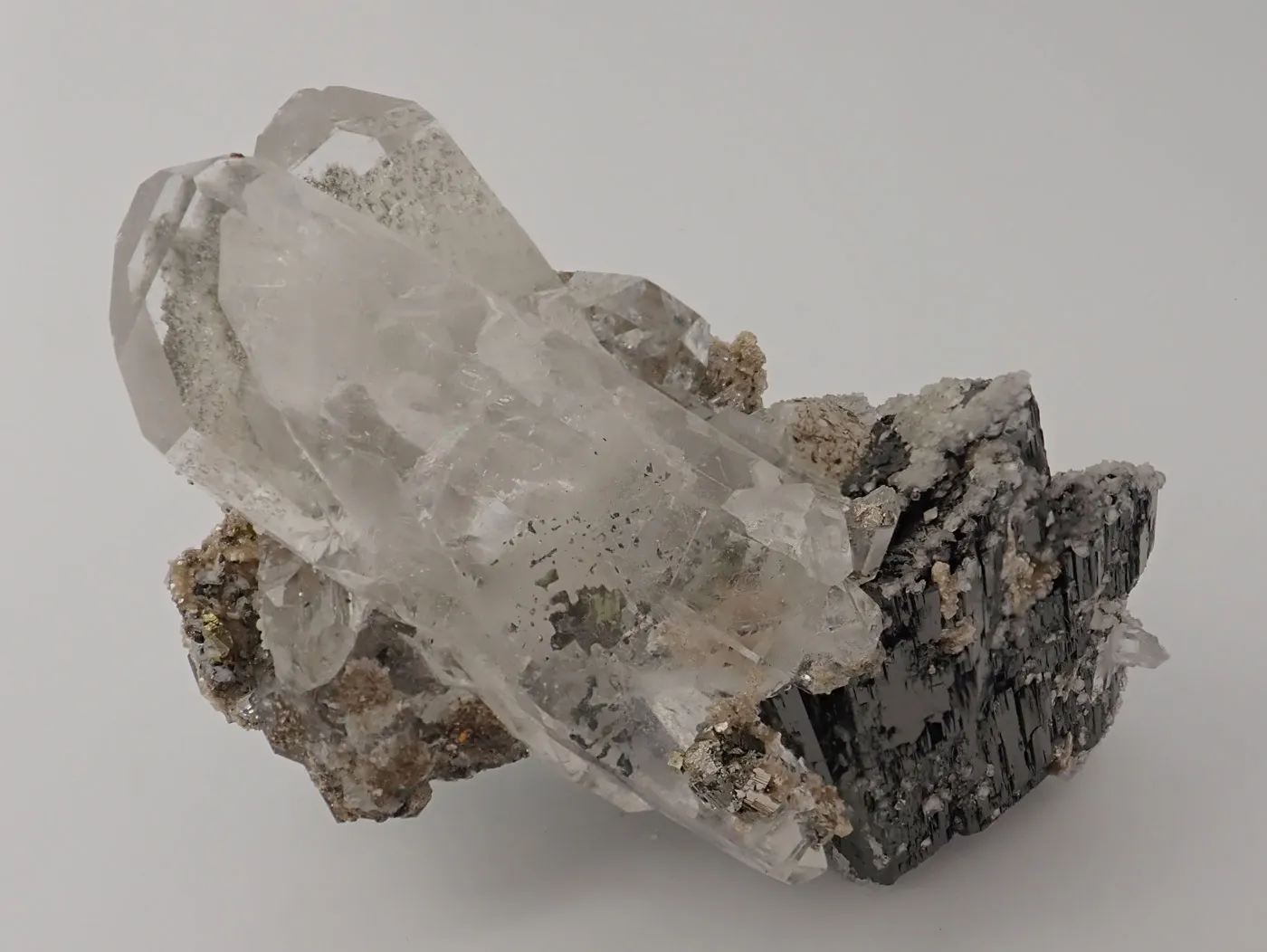 Ferberite, Quartz with Sulphide inclusions and Fluorapatite - image 4