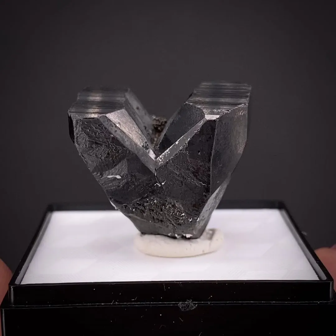 Ferberite (twin) - image 2