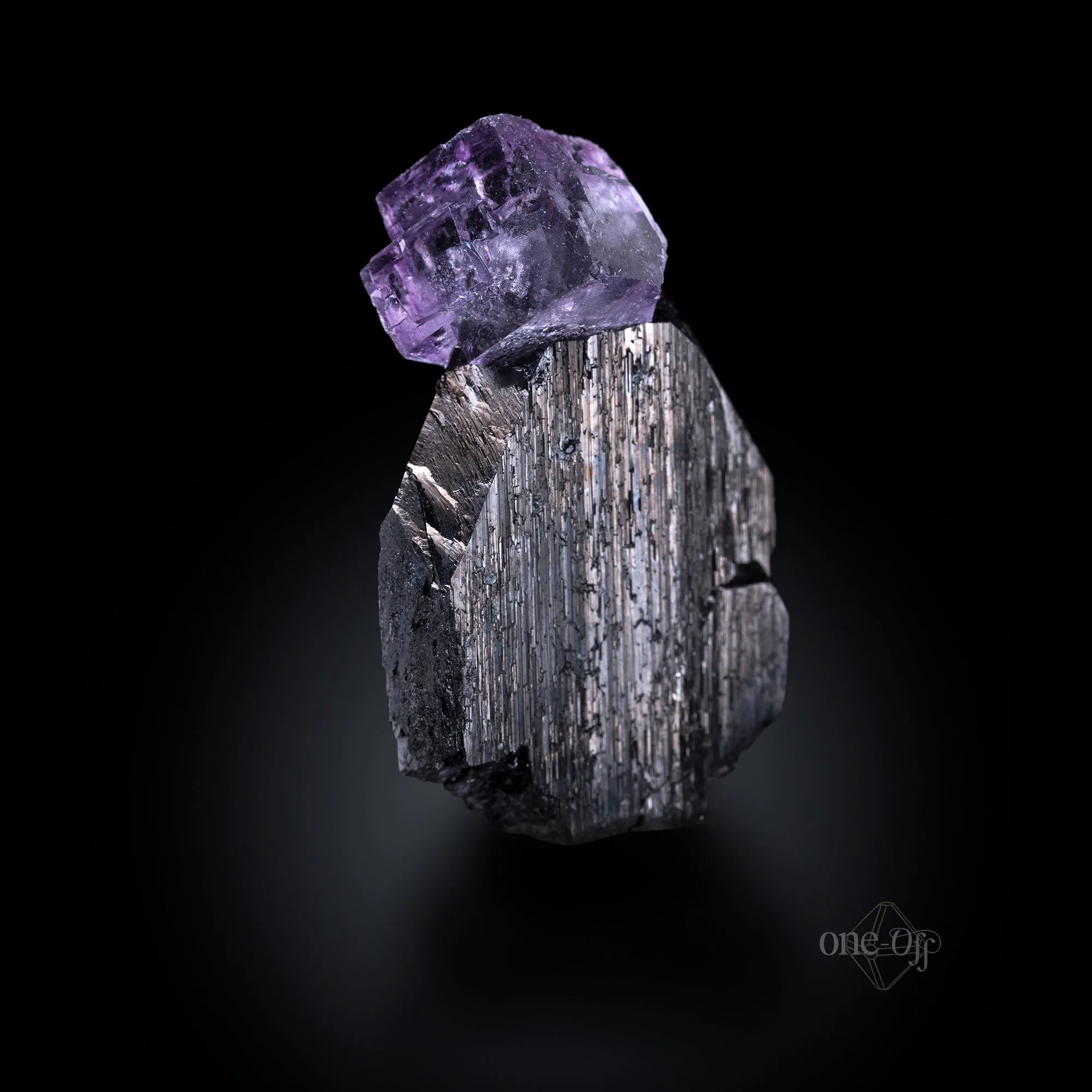 Ferberite w/ Fluorite - image 3