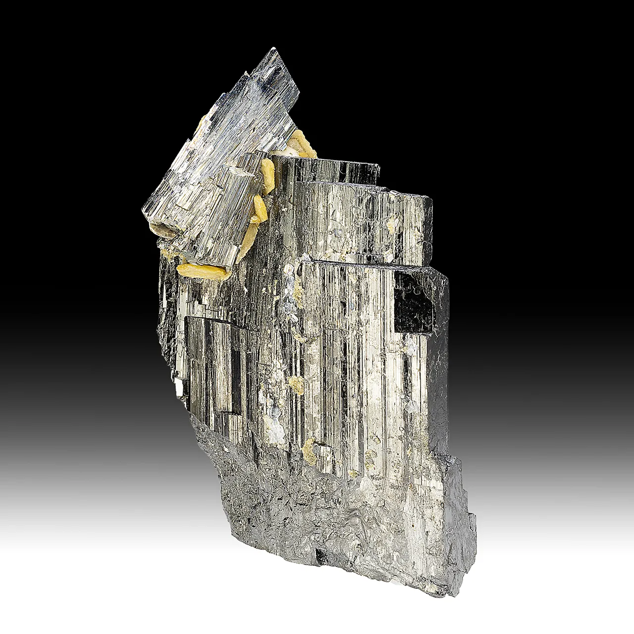 Ferberite with Arsenopyrite, Siderite - image 1