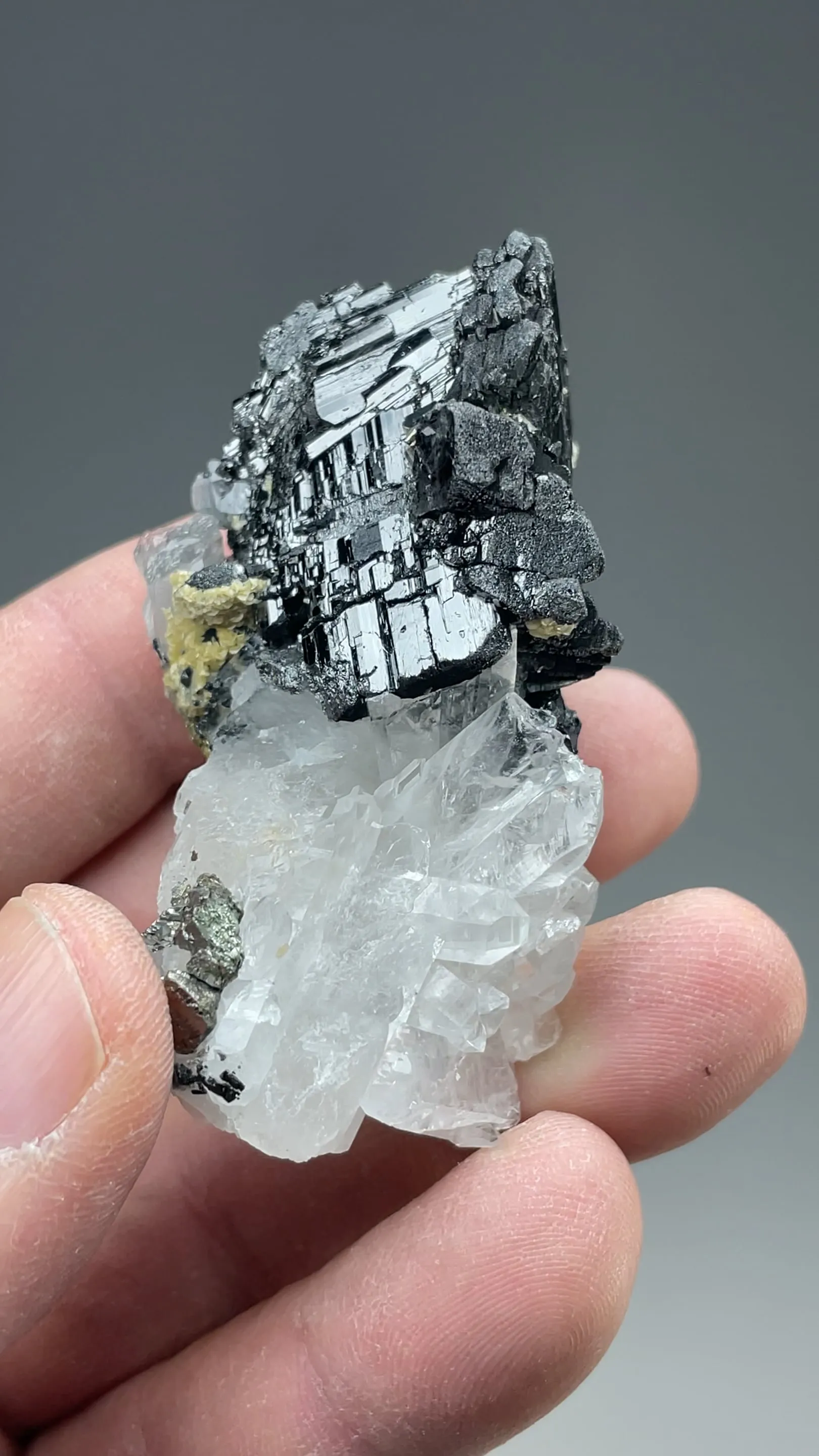 Ferberite with Quartz, Siderite (1993) - image 2