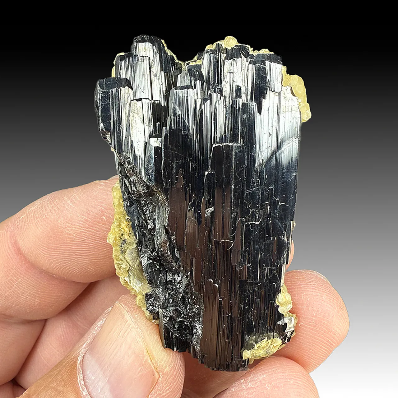 Ferberite with Siderite - image 1