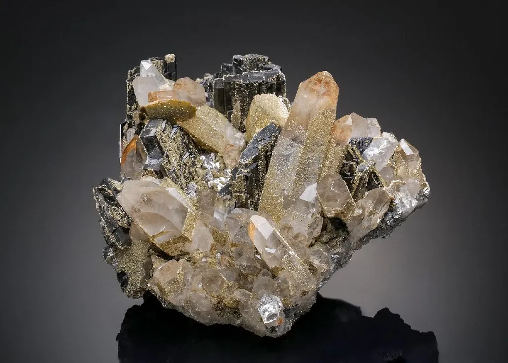 Ferberite with Siderite, Muscovite Arsenopyrite, Fluorapatite and Quartz image