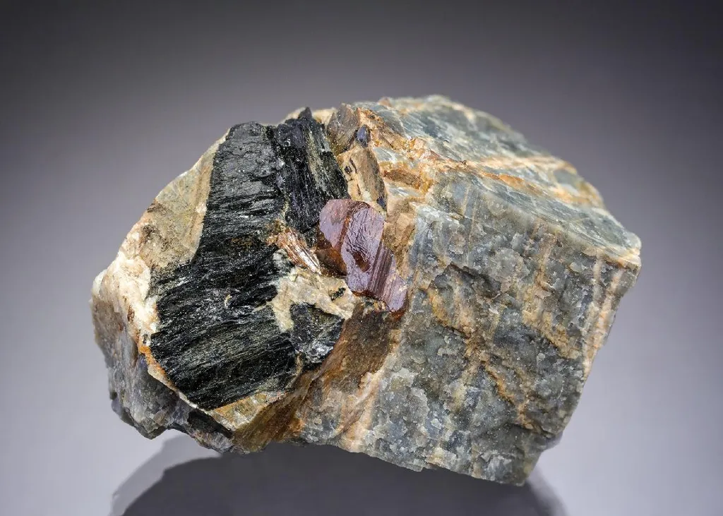 FERRO-Edenite with Zircon