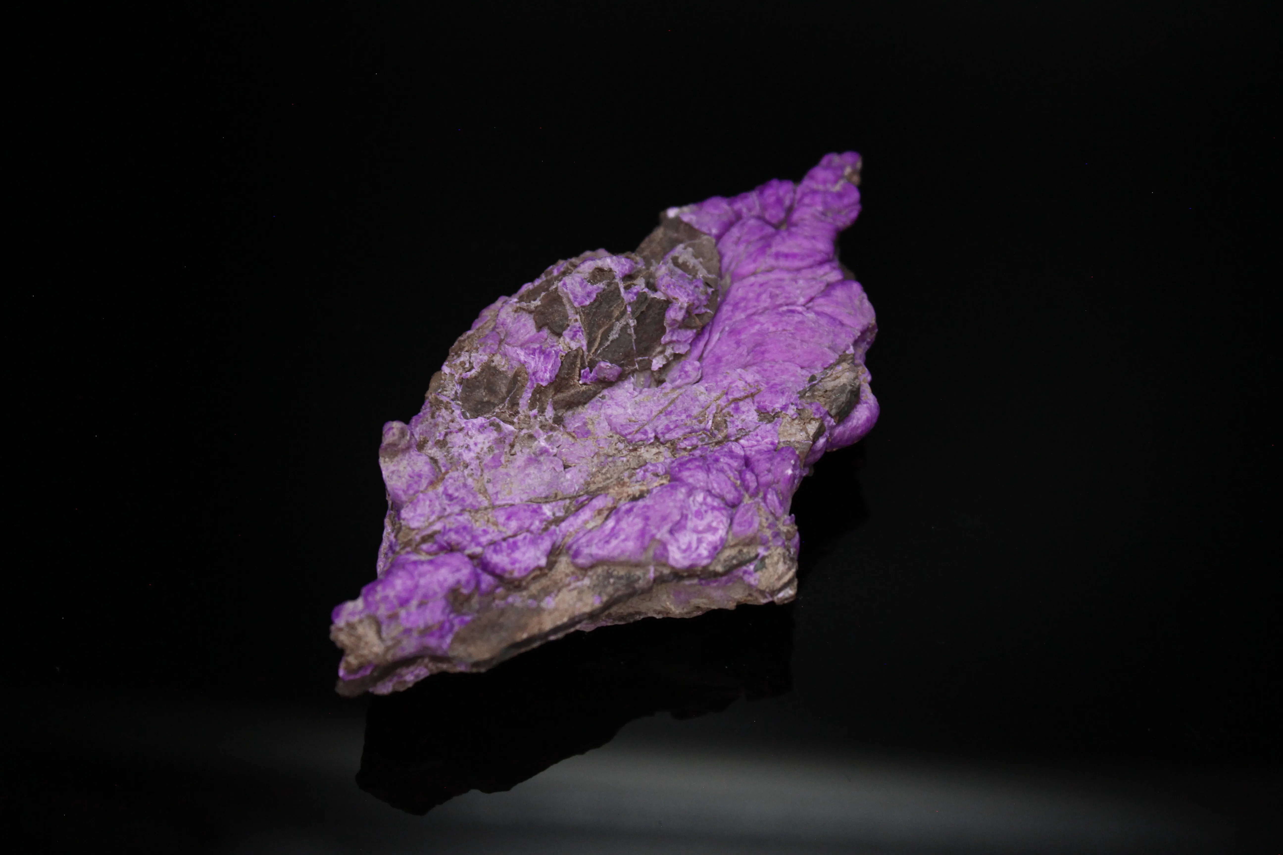 Fiberous Sugelite - image 4