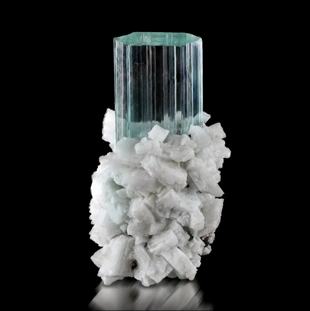 Flawless Aquamarine with Albite image