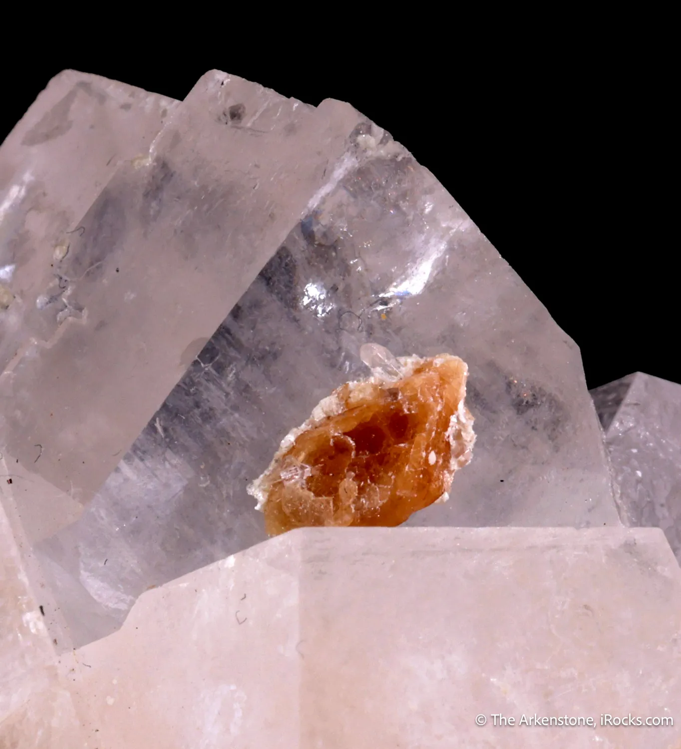 Florencite-(Ce) on Magnesite - image 1