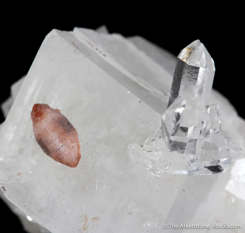 Florencite-(Ce) on Magnesite with Quartz -  (illustrated) image