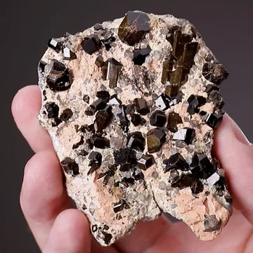 Fluor-Buergerite