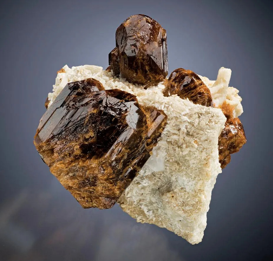 Fluor-Uvite on Tremolite image