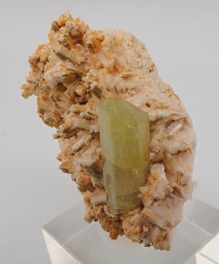 Fluorapatite - image 3