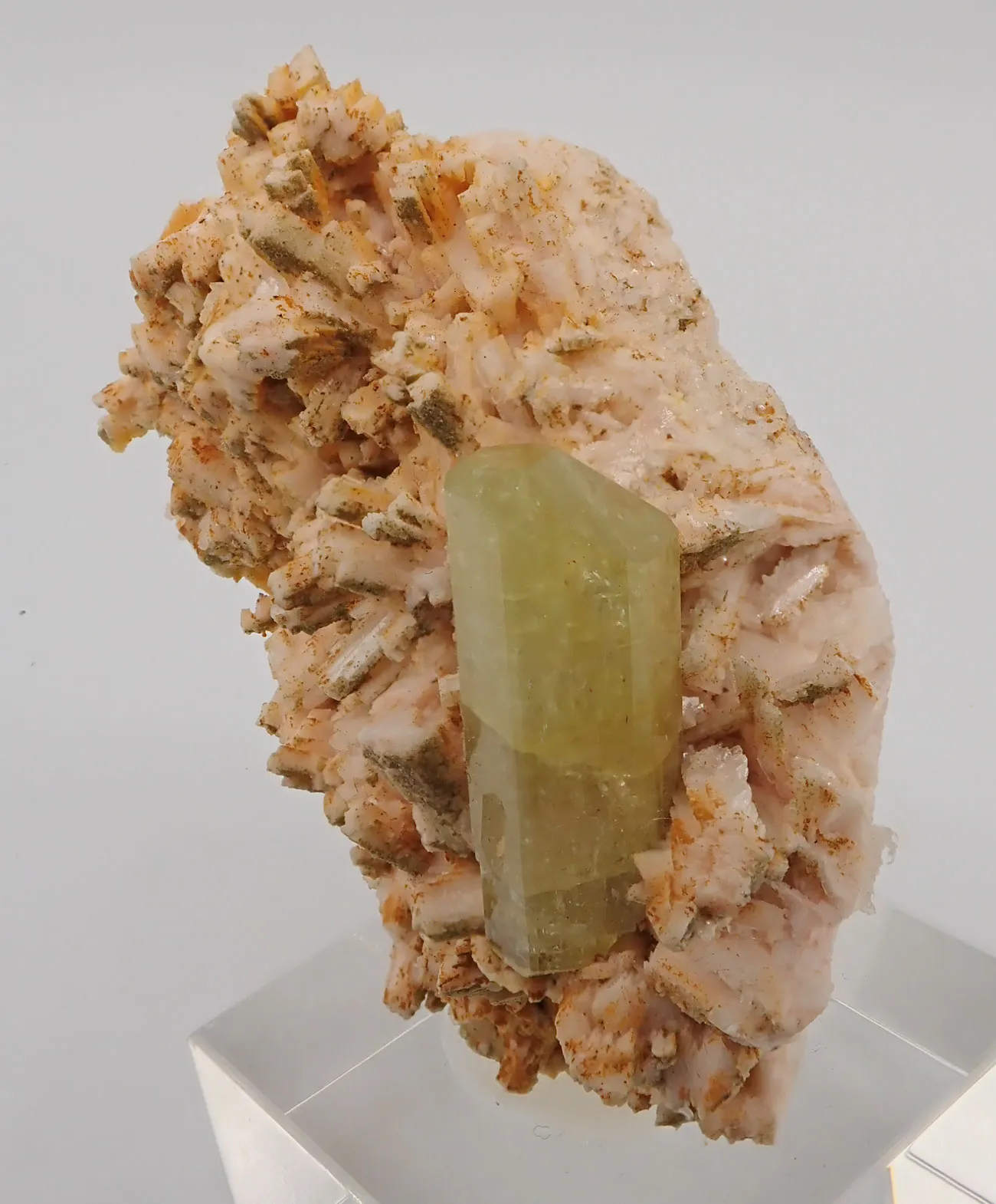 Fluorapatite - image 3