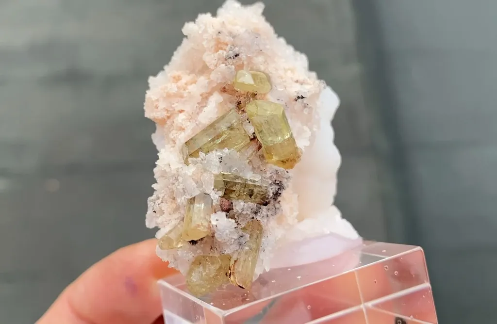 Fluorapatite - image 5