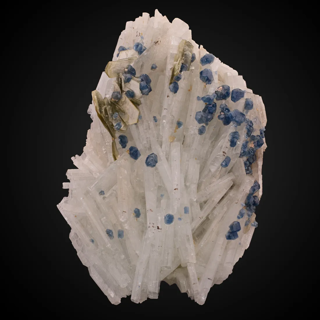 Fluorapatite, Albite v. Cleavelandite - image 1