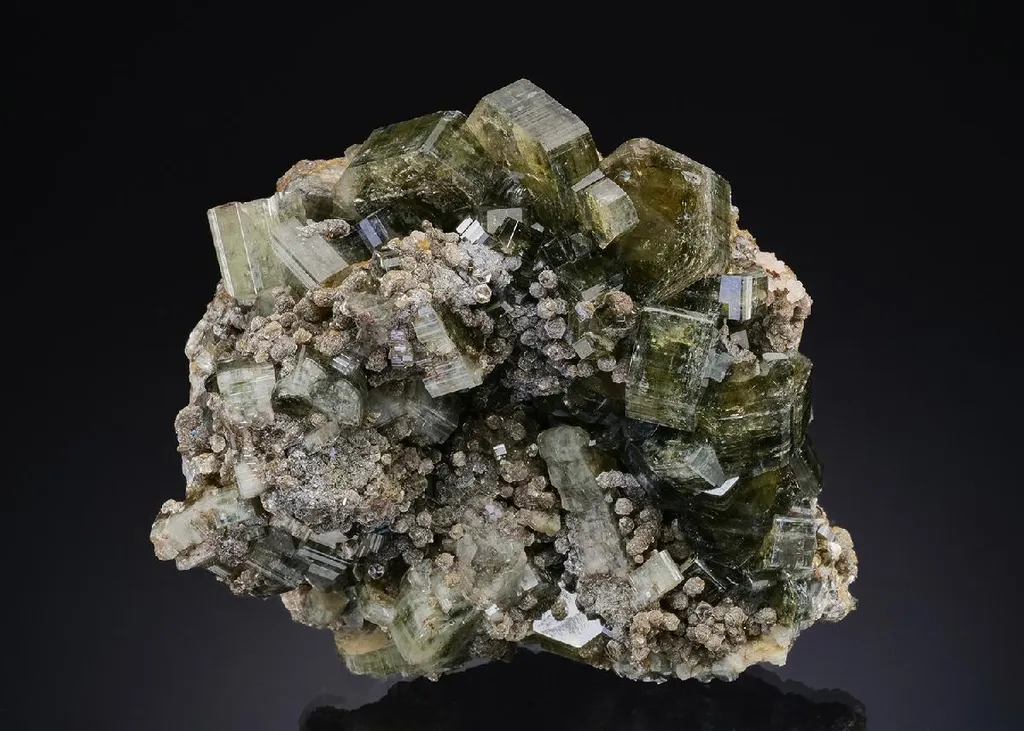 Fluorapatite and Muscovite on Siderite image