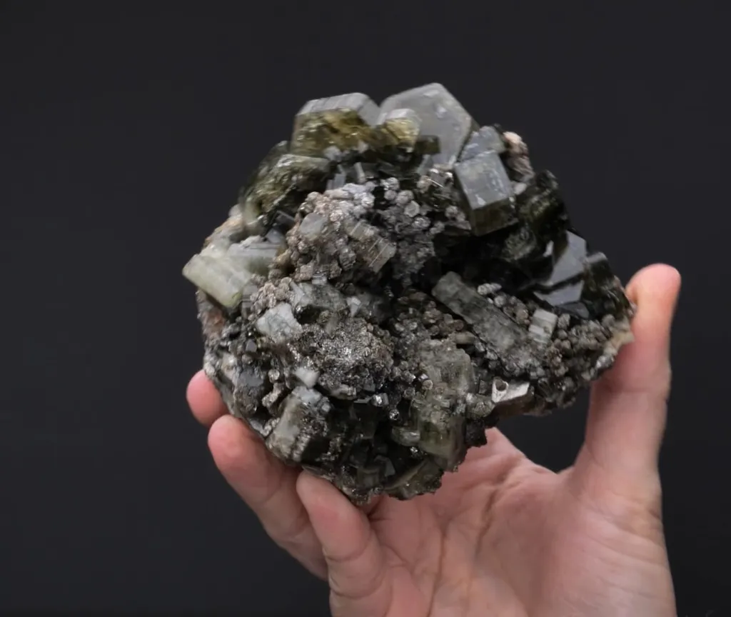 Fluorapatite and Muscovite on Siderite - image 2
