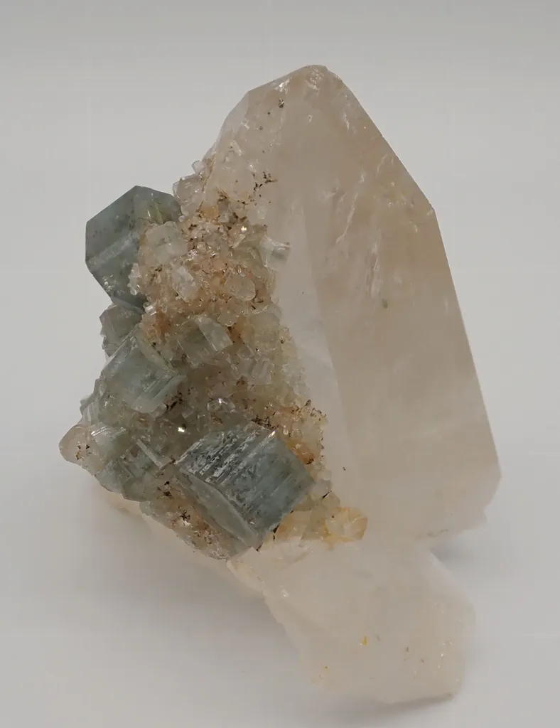 Fluorapatite and Quartz - image 4