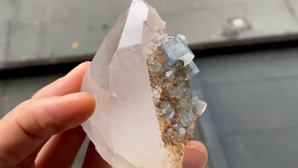 Fluorapatite and Quartz - image 5