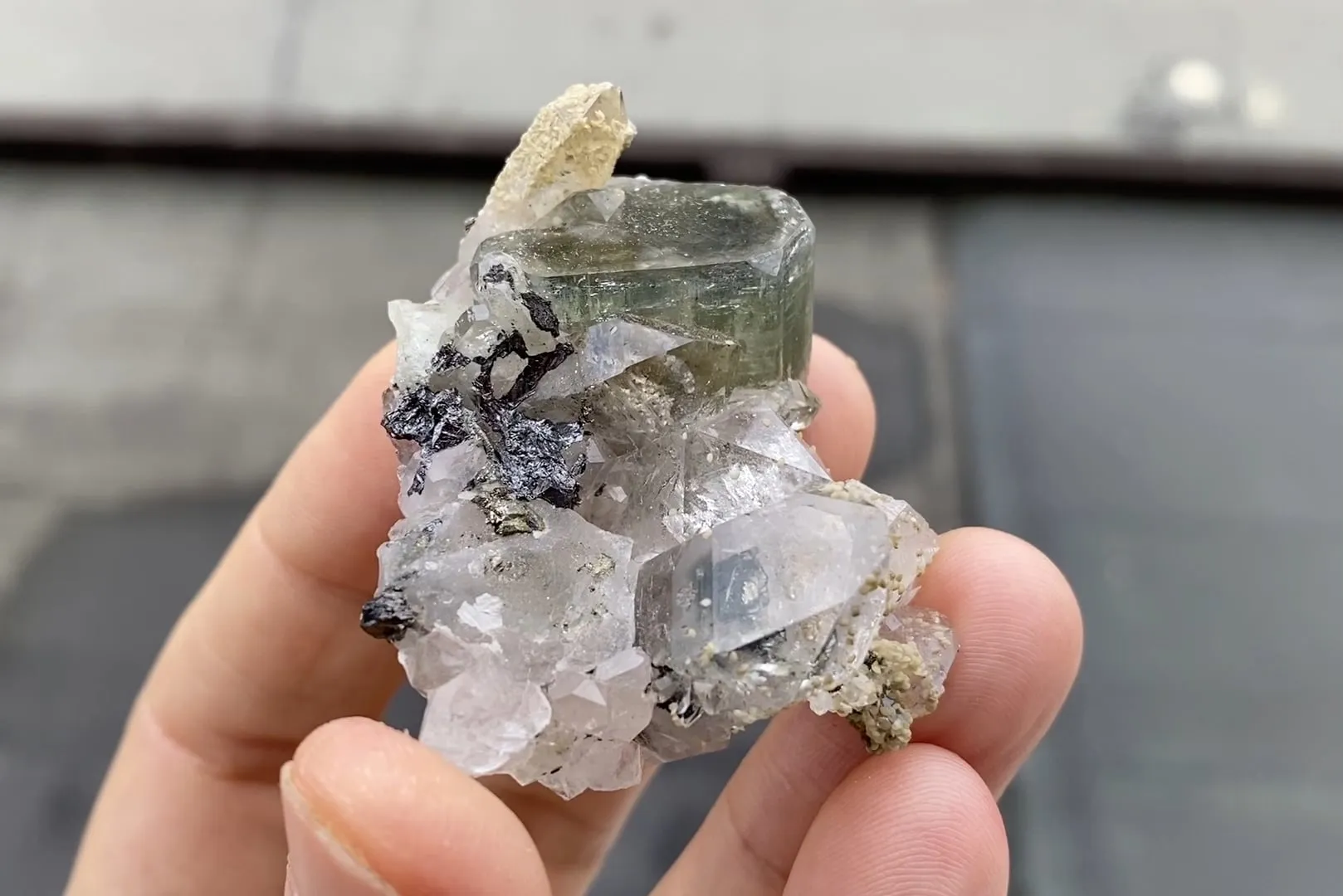 Fluorapatite and Quartz with inclusions - image 5