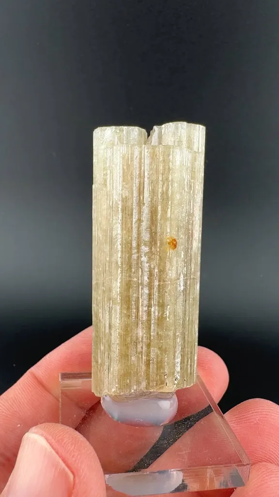 Fluorapatite (ATES-28) image