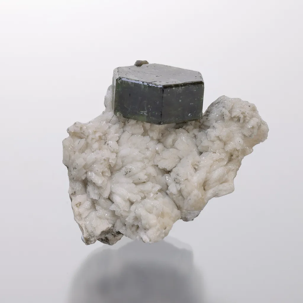 Fluorapatite Feldspar image