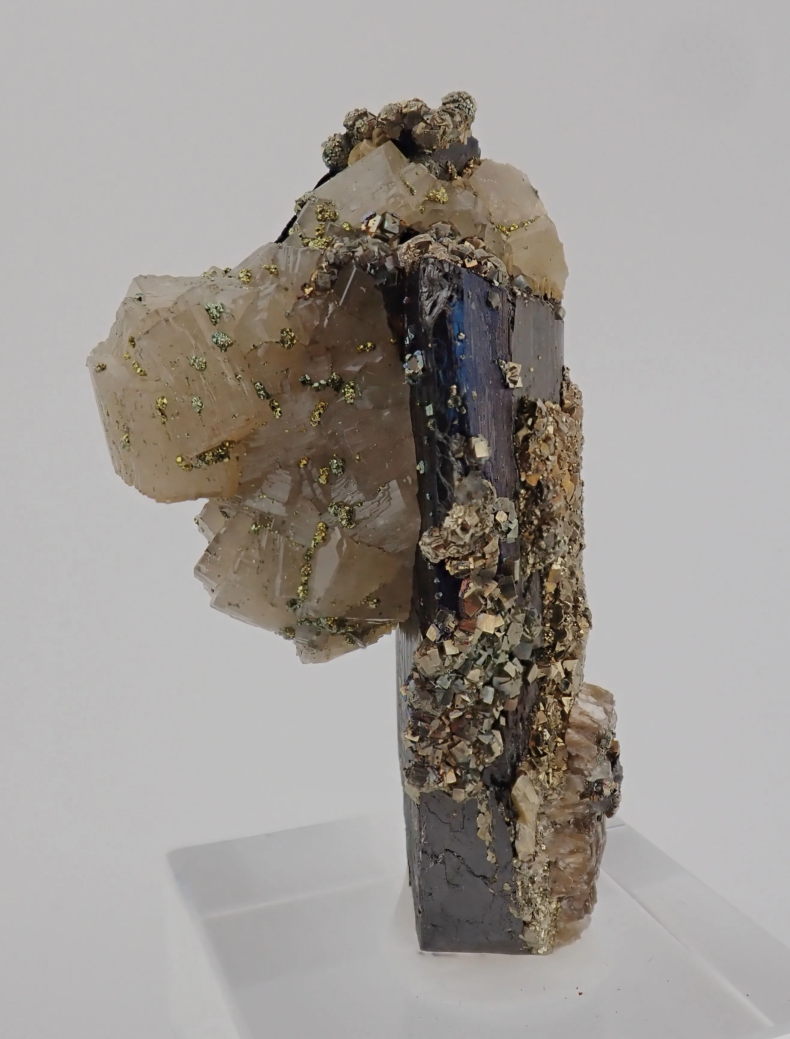 Fluorapatite, Ferberite, Pyrite - image 2