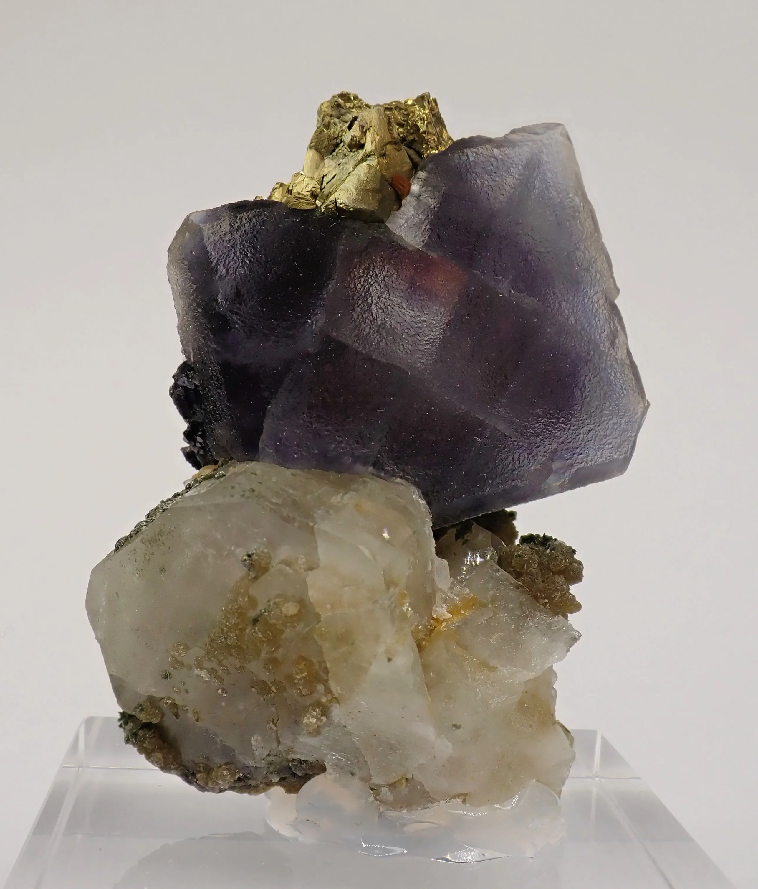 Fluorapatite, Fluorite and Chalcopyrite - image 3
