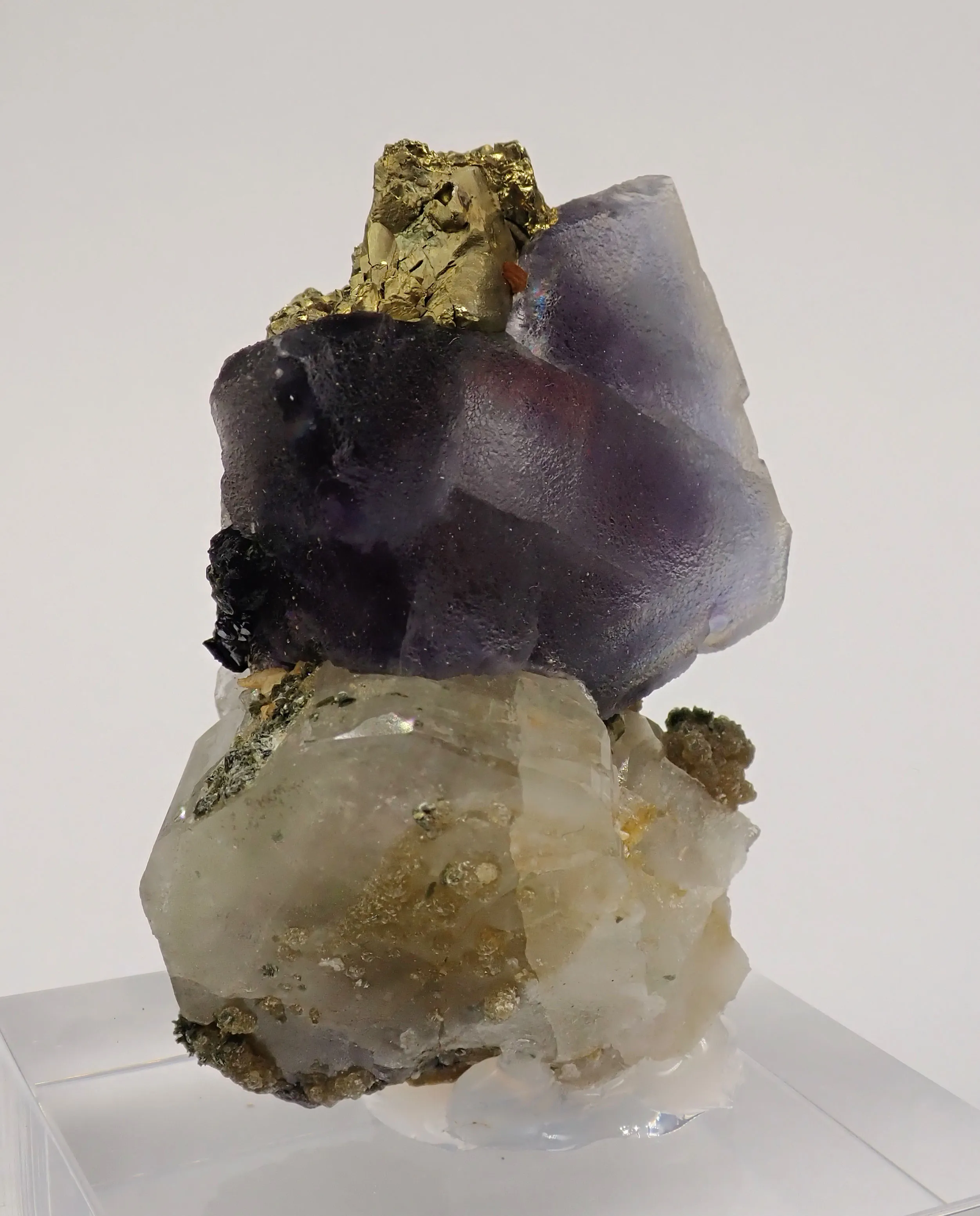 Fluorapatite, Fluorite and Chalcopyrite - image 2