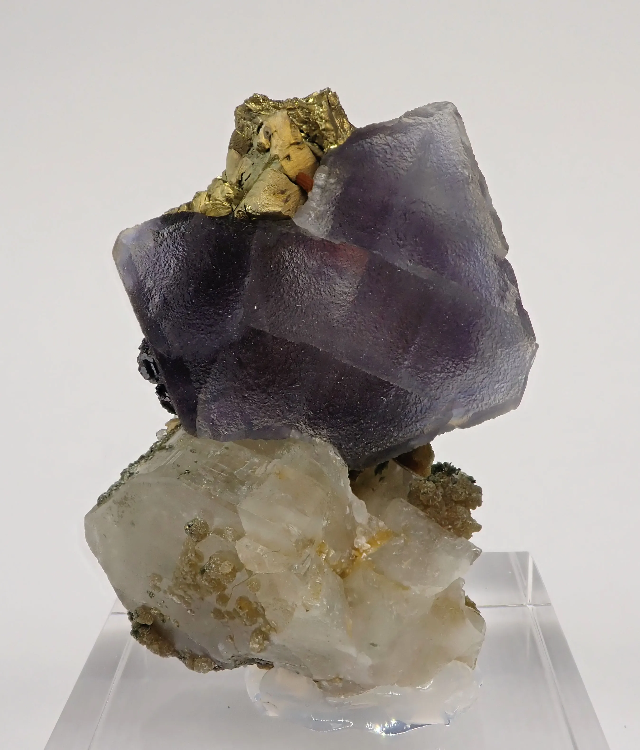 Fluorapatite, Fluorite and Chalcopyrite - image 4