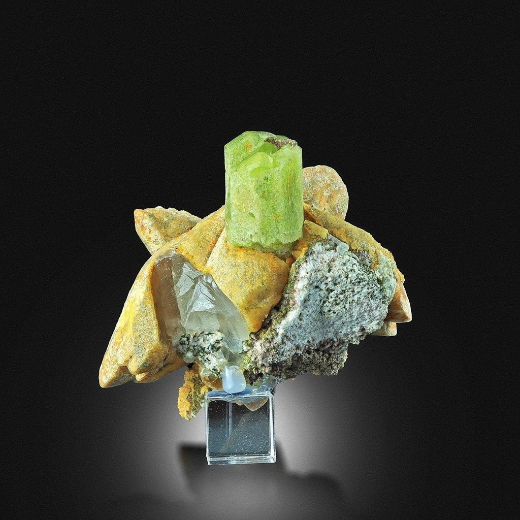 Fluorapatite from Imilchil, Imilchil Caïdat, Imilchil Cercle, Midelt Province, Drâa-Tafilalet Region, Morocco - image 3