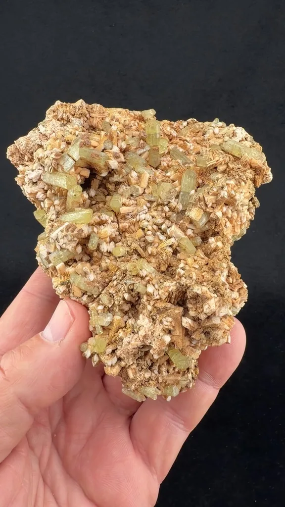Fluorapatite from Imilchil, Imilchil Caïdat, Imilchil Cercle, Midelt Province, Drâa-Tafilalet Region, Morocco - image 2